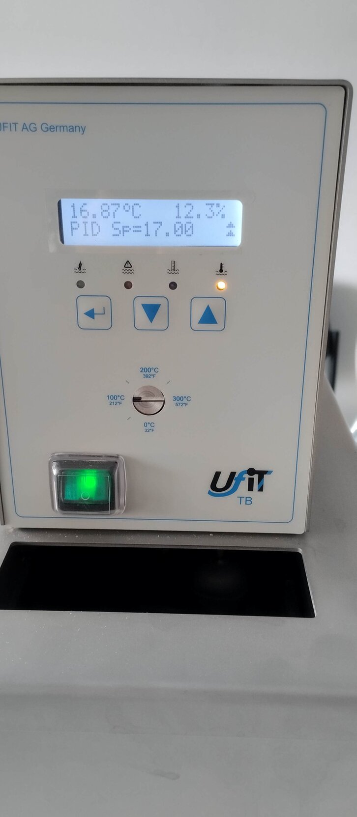 Temperature-controlled block of a capillary viscometer